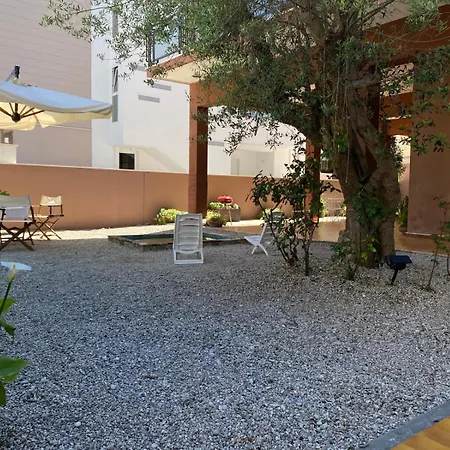 Con Giardino A Cinque Passi Dal Mare